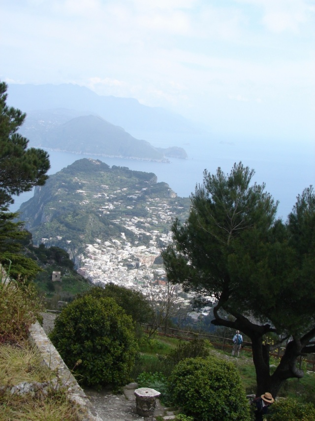 2008/03(March)/AroundTheWorld/Isle of Capri/A view of other islands.jpg